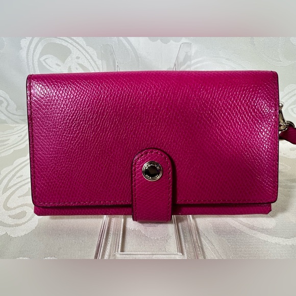 Coach wristlet in Guc - Picture 2 of 5